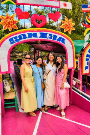 Xochimilco: Trajinera Boat ride with guacamole & Unlimited drinks on board